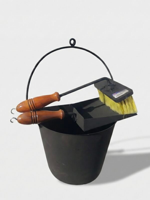 Balde + pala y escoba